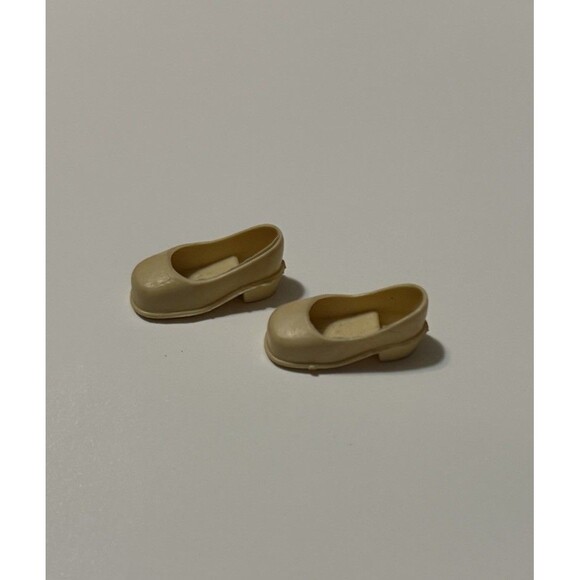 Vintage Sindy Marx Doll Shoes Off White Heels 1970s 1980s Original Accessory - Picture 7 of 12